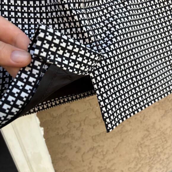 Peter Nygard black and white checkered skirt, women's size 8 - Picture 3 of 5